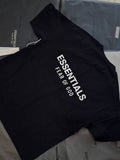TEE ESSENTIALS SS25 NEGRA C/BLANCO